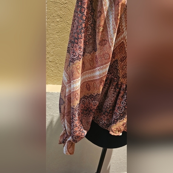 Flying Tomato Bohemian Ruffled Women's Cold Shoulder Smocked Bodice Medium Top - Picture 4 of 7